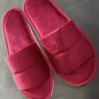 красный