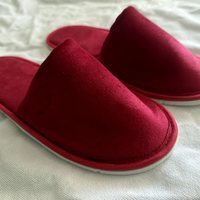 красный