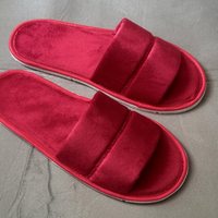 красный